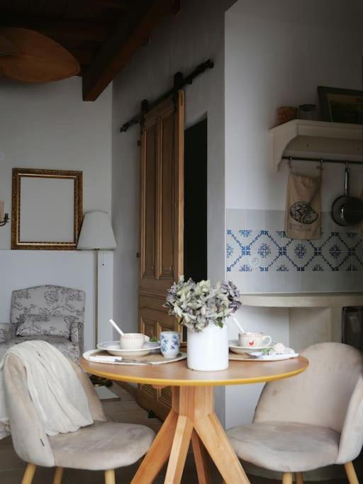 Apartamento Les Songes D'Augustine Aigues-Vives  Exterior foto